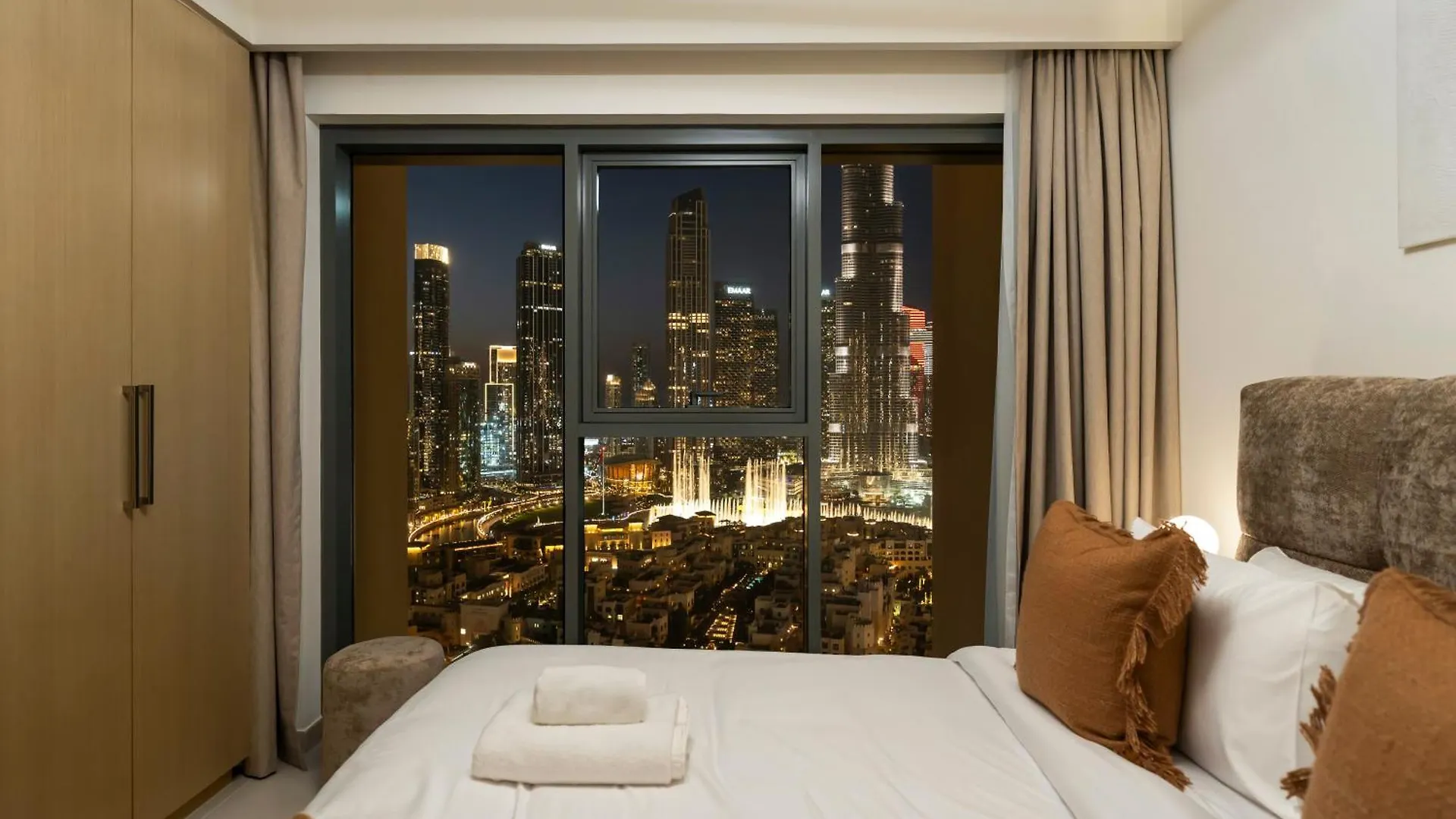 2Bdr Apt Led Side Burj Khalifa Views Opposite Dubai Mall United Arab Emirates