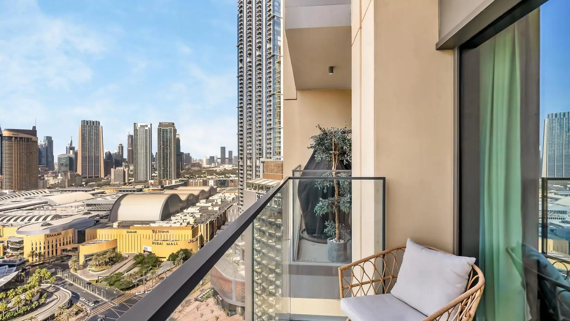 2Bdr Apt Led Side Burj Khalifa Views Opposite Dubai Mall