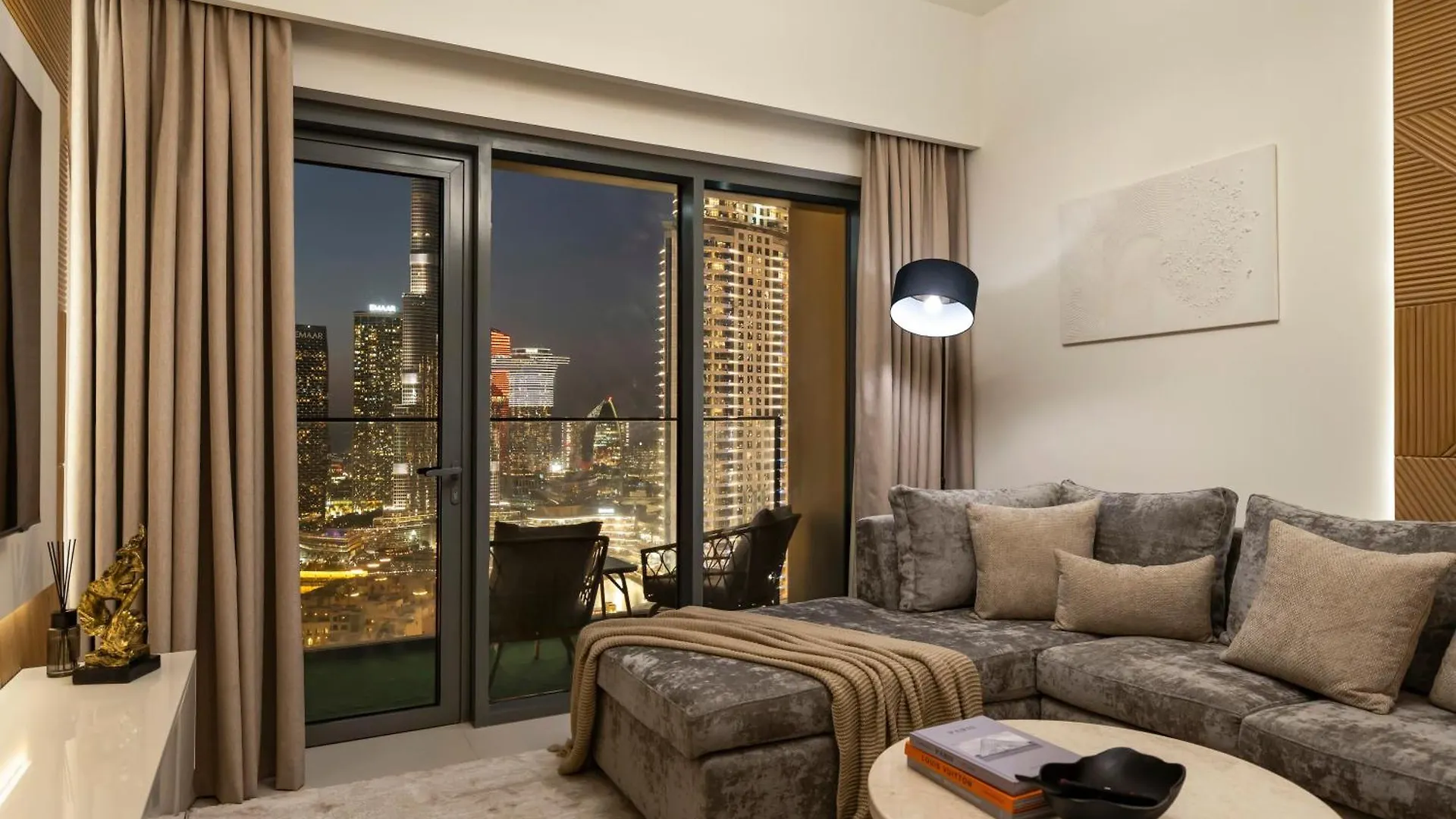2Bdr Apt Led Side Burj Khalifa Views Opposite Dubai Mall