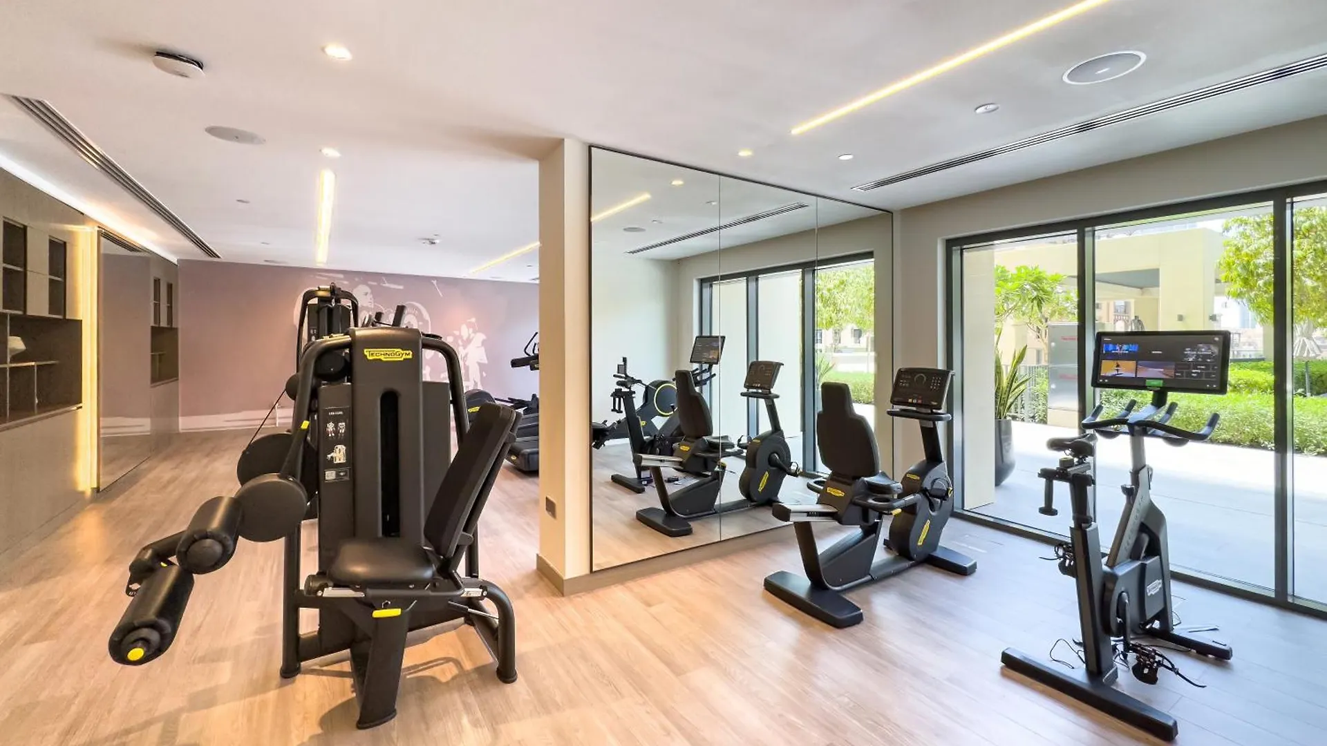 2Bdr Apt Led Side Burj Khalifa Views Opposite Dubai Mall